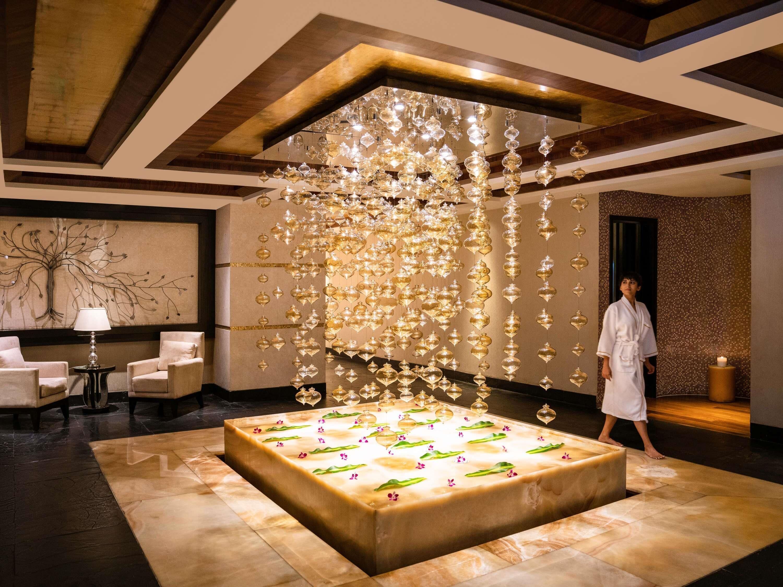 Couples treatment rooms, sauna, hot tub, steam room, body treatments
