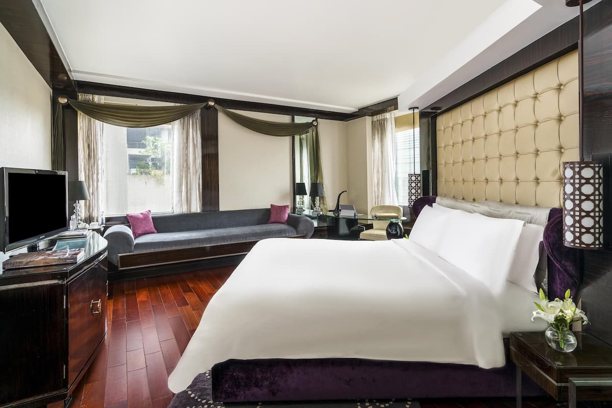 Junior Suite, 1 King Bed | Premium bedding, down comforters, minibar, in-room safe