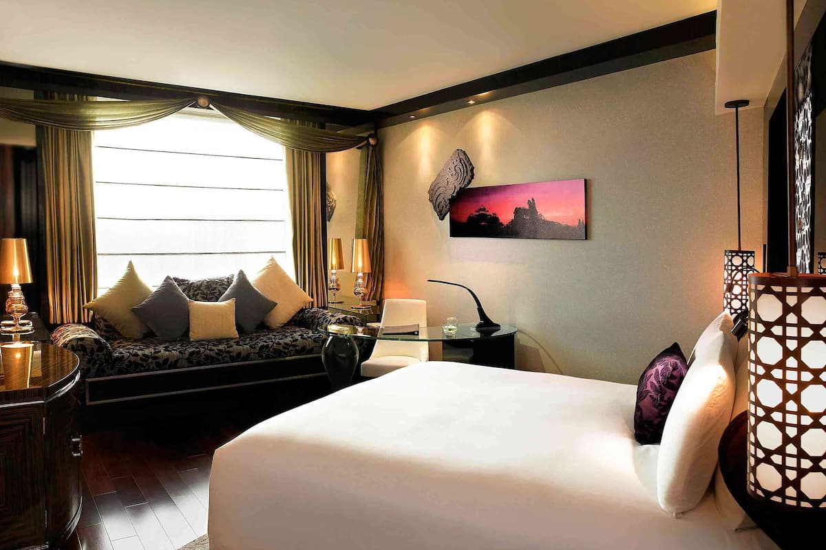 1 bedroom, premium bedding, down duvets, minibar