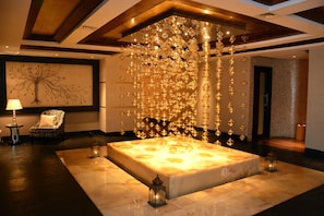 Couples treatment room(s), sauna, hot tub, steam room, body treatments