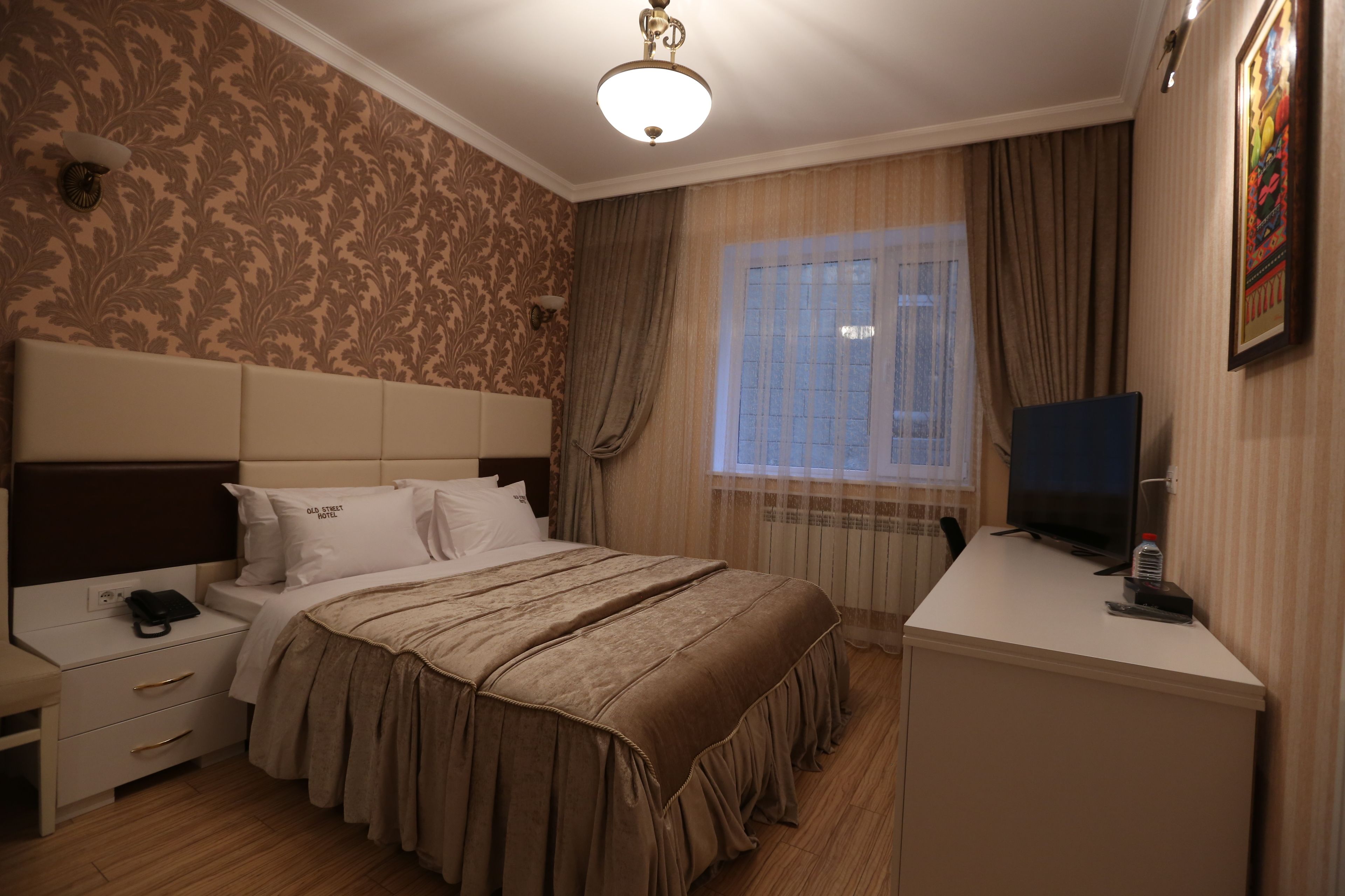 deluxe single room | premium bedding, minibar, in-room safe, desk