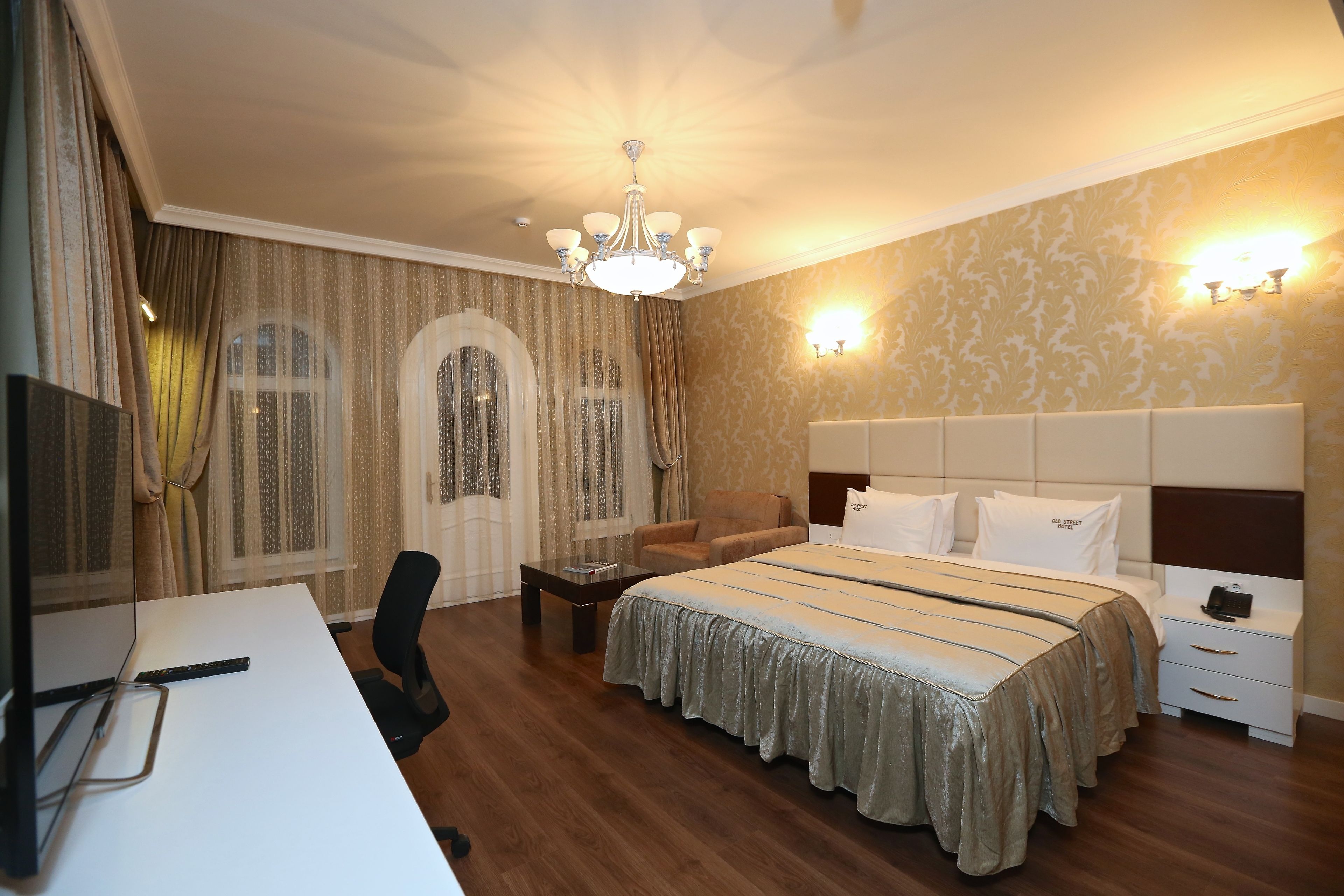 deluxe double room, city view | premium bedding, minibar, in-room safe, desk