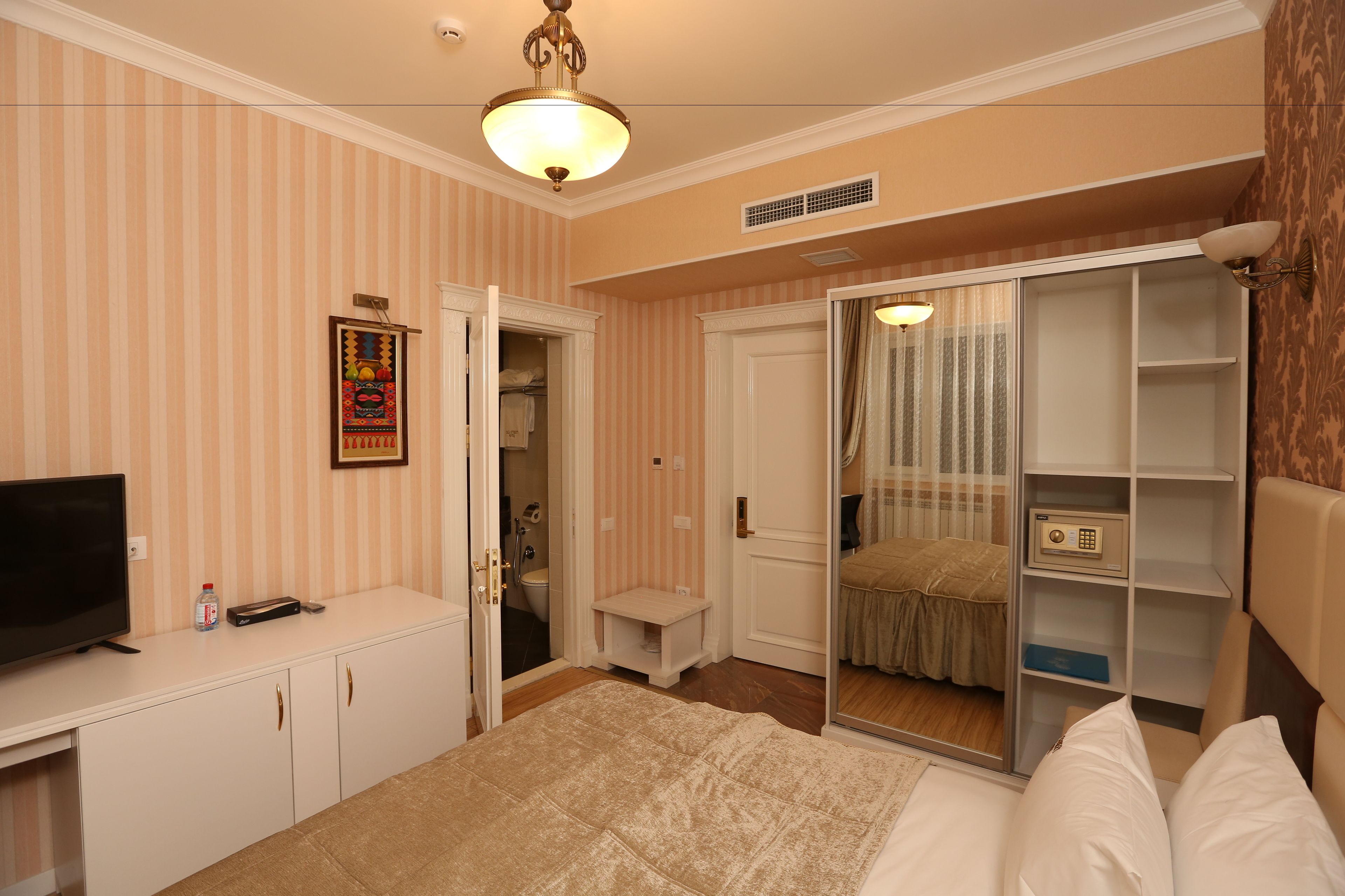 standard double room | premium bedding, minibar, in-room safe, desk
