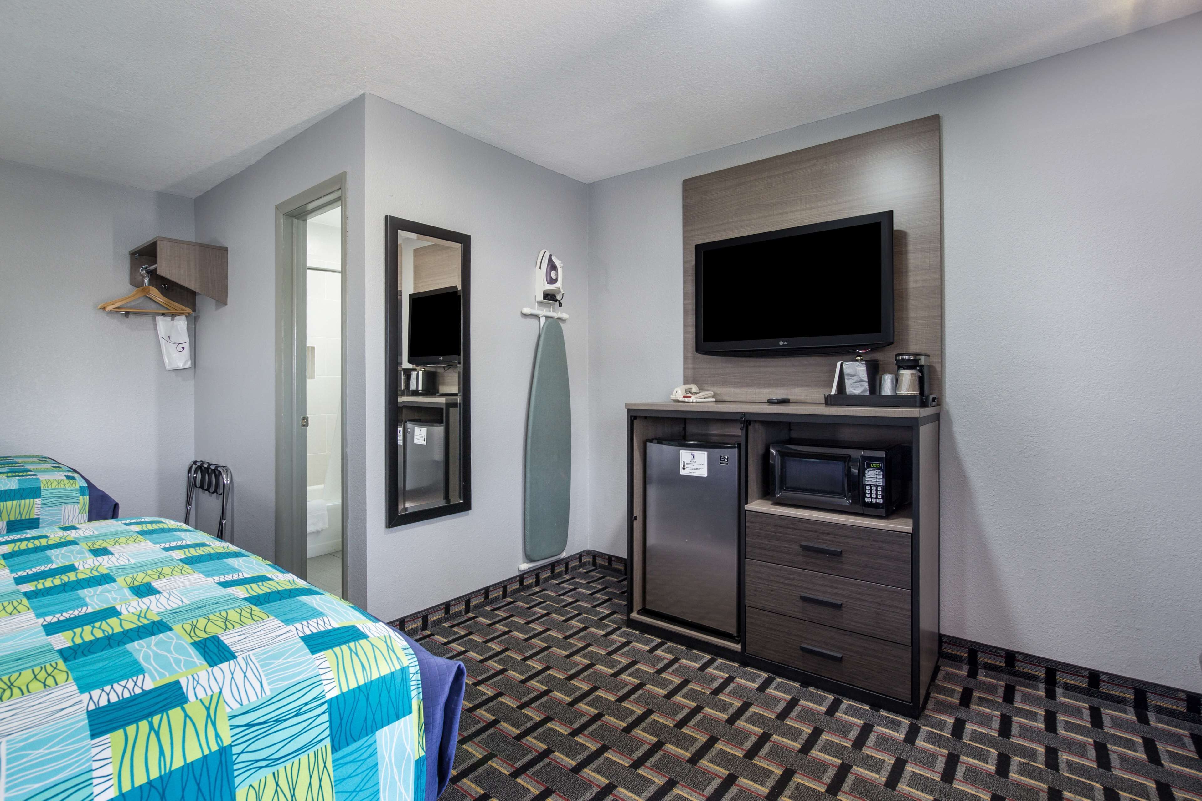 room, 2 double beds | desk, soundproofing, rollaway beds, free wifi