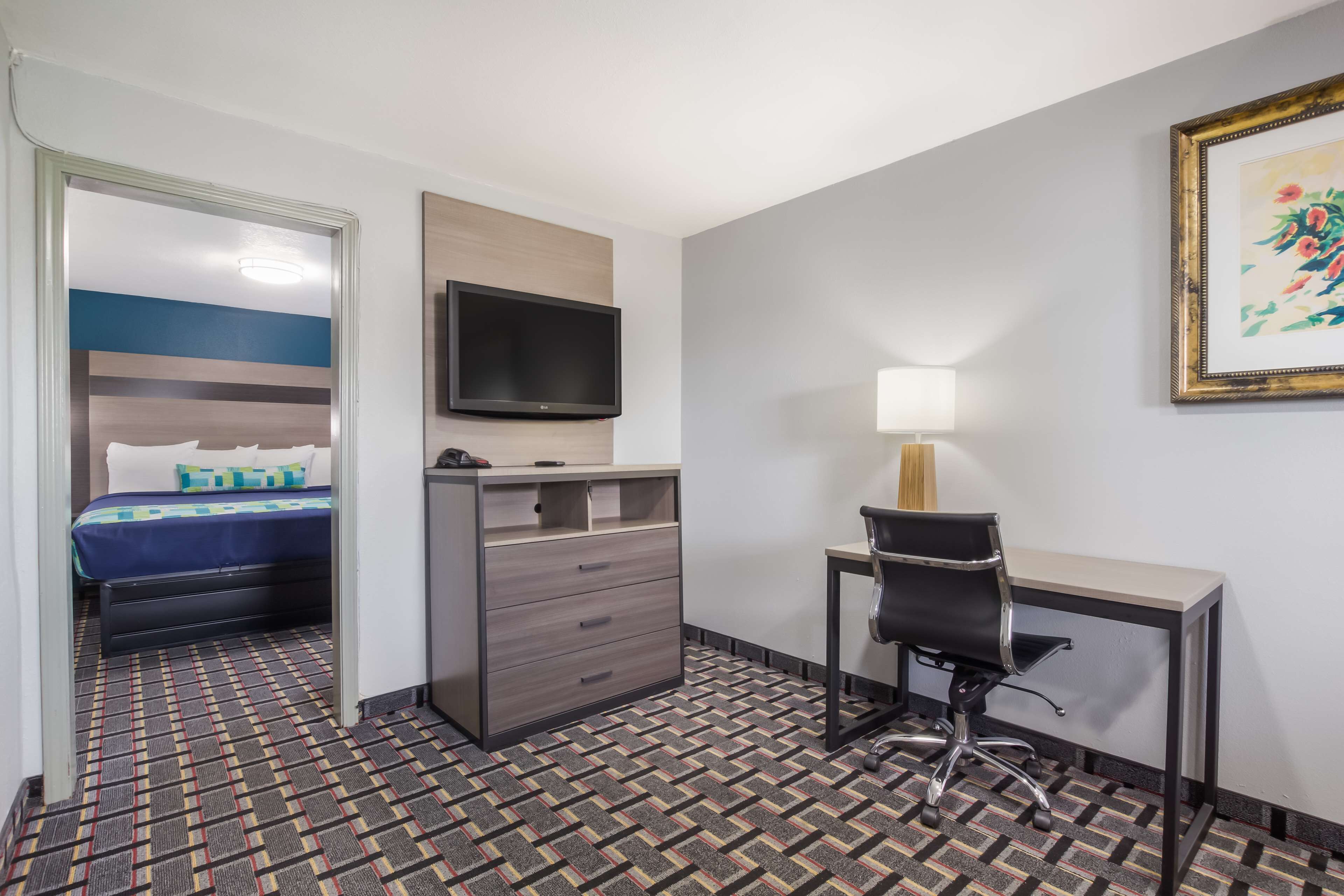 suite, 1 king bed | desk, soundproofing, rollaway beds, free wifi