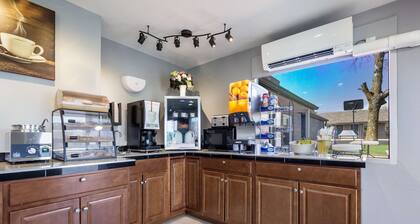 Knights Inn and Suites Salem