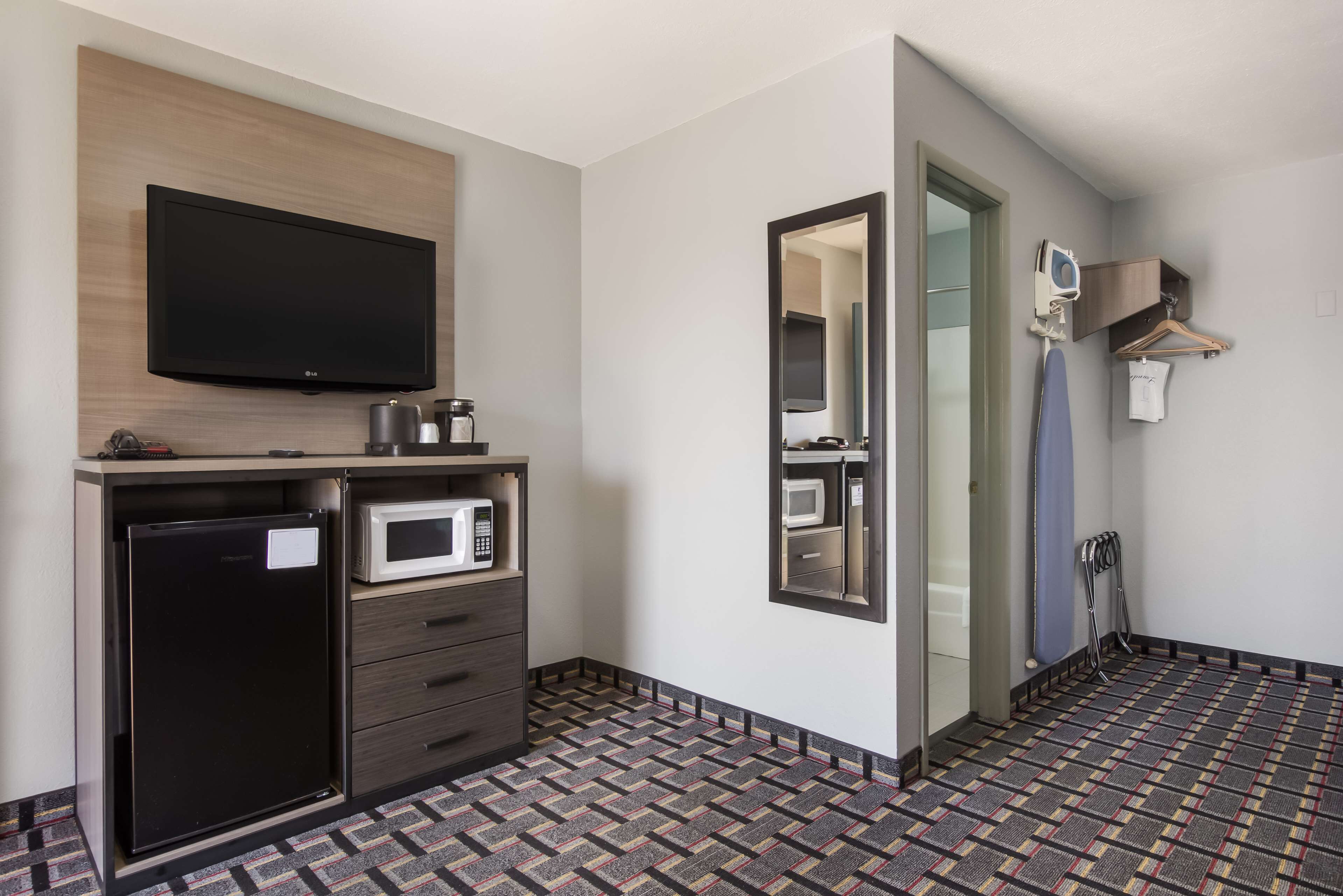 Room, 2 Double Beds, Pets allowed | Desk, soundproofing, rollaway beds, free WiFi