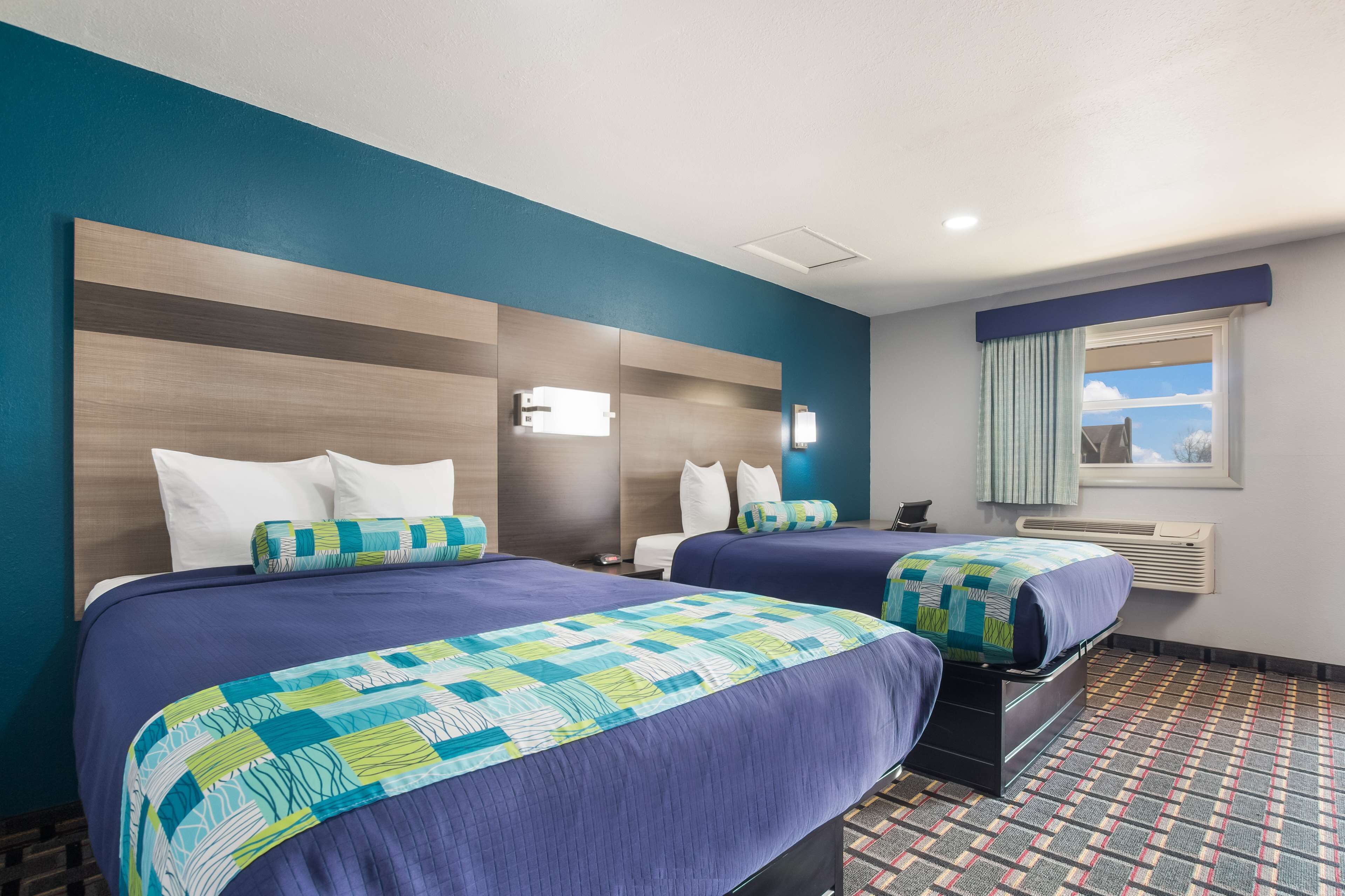 room, 2 double beds | desk, soundproofing, rollaway beds, free wifi