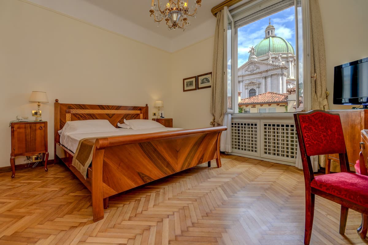 Suite Duomo | 高档床上用品、加厚床垫、迷你吧、客房内保险箱