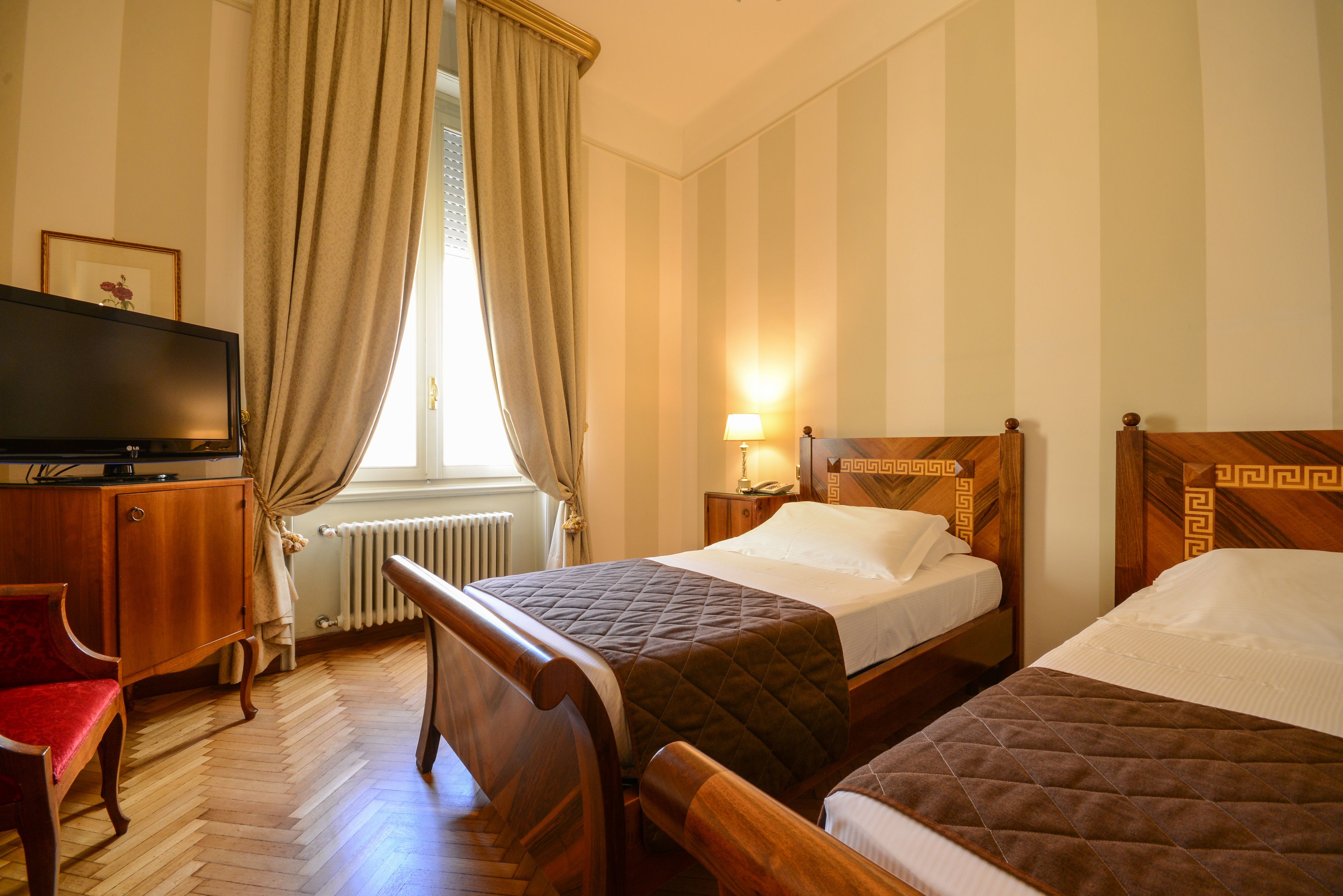 Ropa de cama de alta calidad, colchones con acolchado adicional, minibar