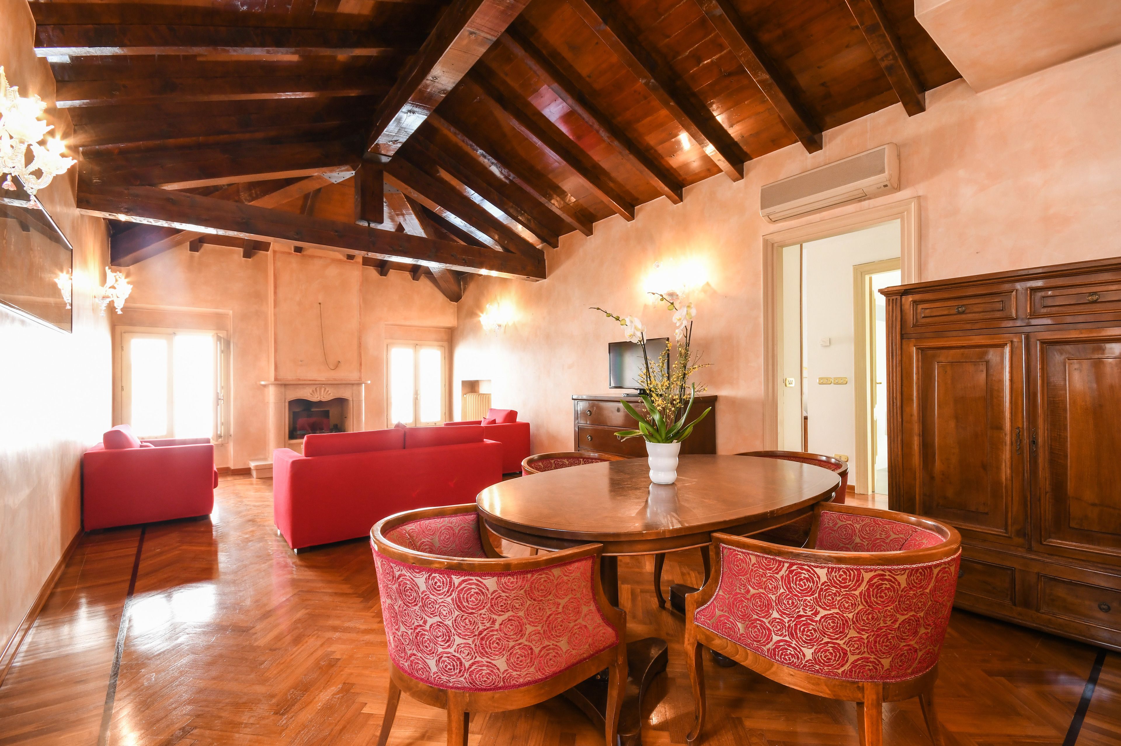 Appartamento City, 1 camera da letto, cucina, edificio separato | Area soggiorno | TV LCD 32 pollici con canali satellitari, TV