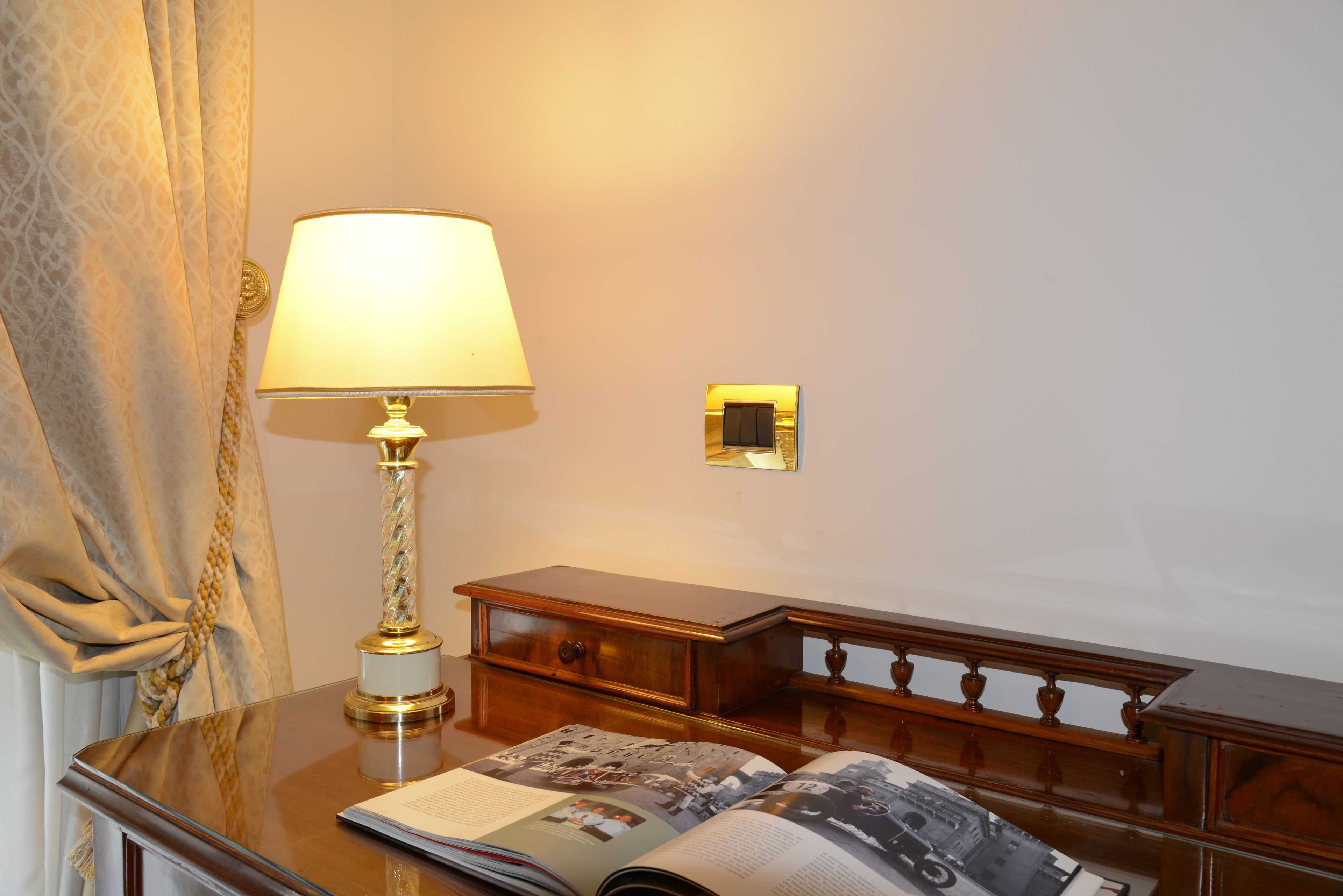 suite leonessa | living area | 32-inch lcd tv with satellite channels, tv