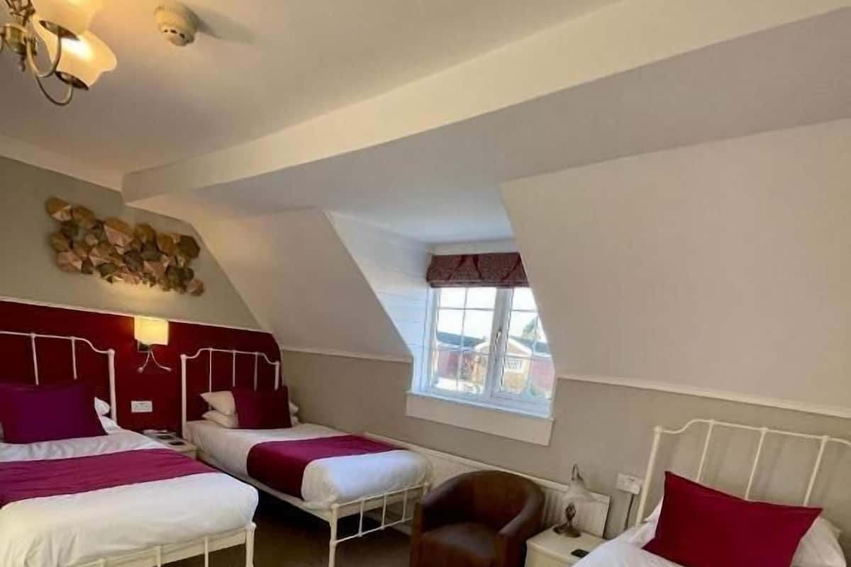 Premium bedding, soundproofing, iron/ironing board, free WiFi