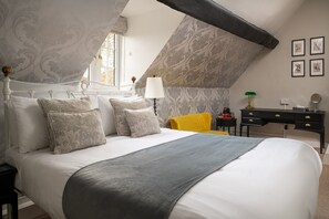 Deluxe Double or Twin Room | Premium bedding, soundproofing, iron/ironing board, free WiFi