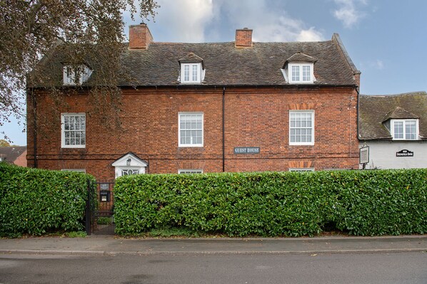 A traditional brick building with a sign indicating it is a guest house. - Springfield House - Birmingham Airport & NEC (Birmingham)