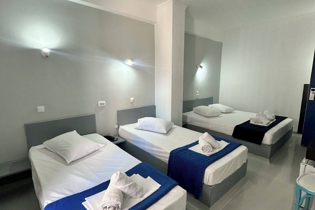 Chambre Quadruple, 1 chambre | Rideaux occultants, fer et planche à repasser, Wi-Fi gratuit