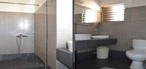 Chambre Supérieure Double ou avec lits jumeaux, salle de bains privée | Salle de bain