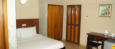 Standard Room | Desk, blackout curtains, free WiFi, bed sheets