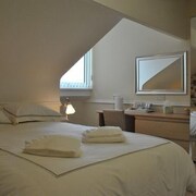 Surrey House Hotel
