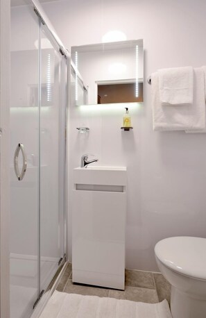 Bathroom - Alpha Guest House (Edinburgh)