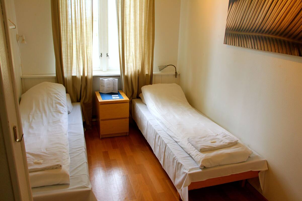 Double Room, Shared Bathroom | Individually furnished, blackout curtains, free WiFi, bed sheets