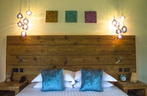 Luxury Bungalow, Hot Tub (Long Mynd Garden Room) | Hypo-allergenic bedding, individually decorated, individually furnished