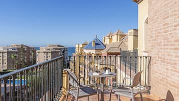 Minibar, decoración personalizada y muebles diferentes