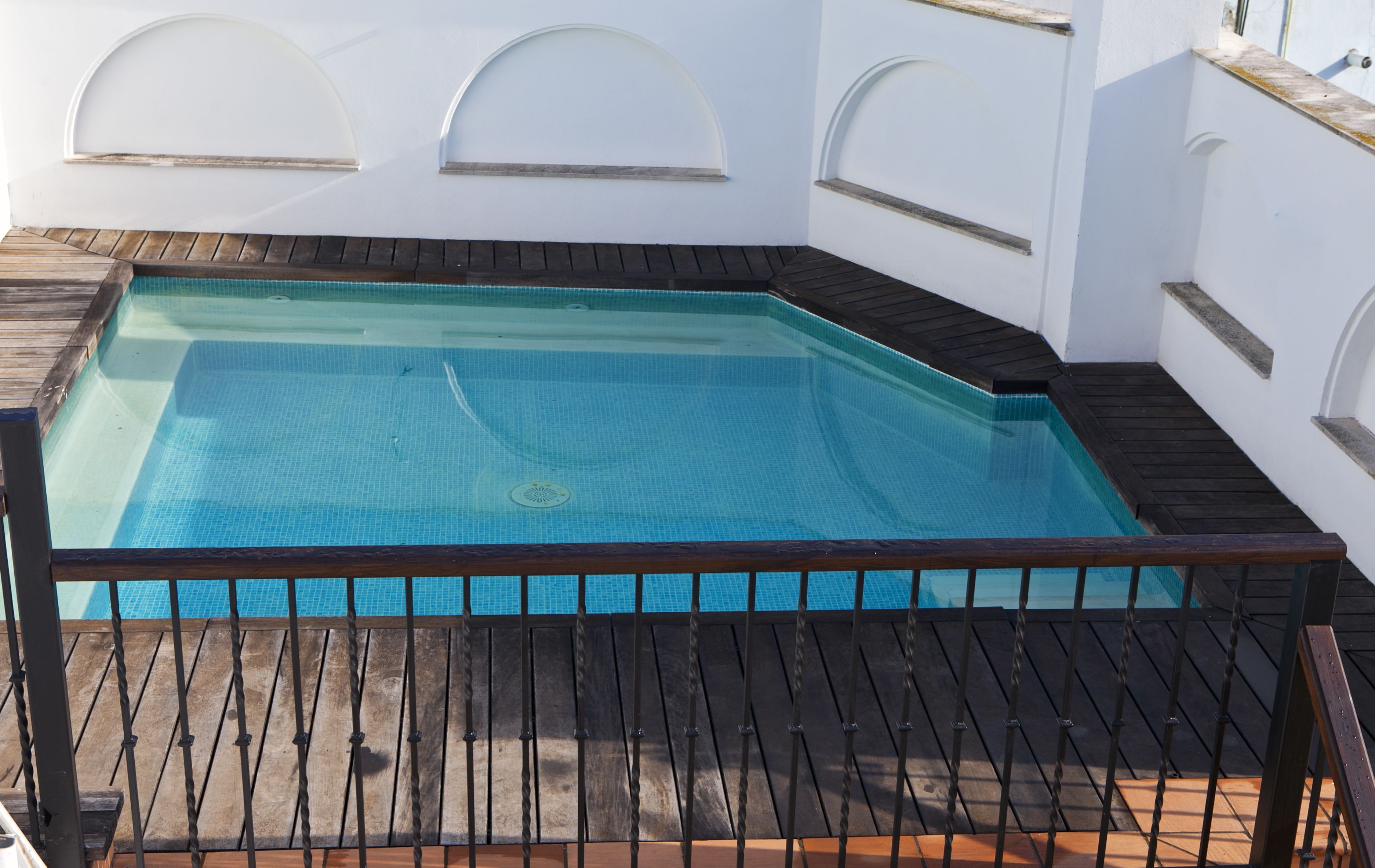 outdoor pool, pool loungers