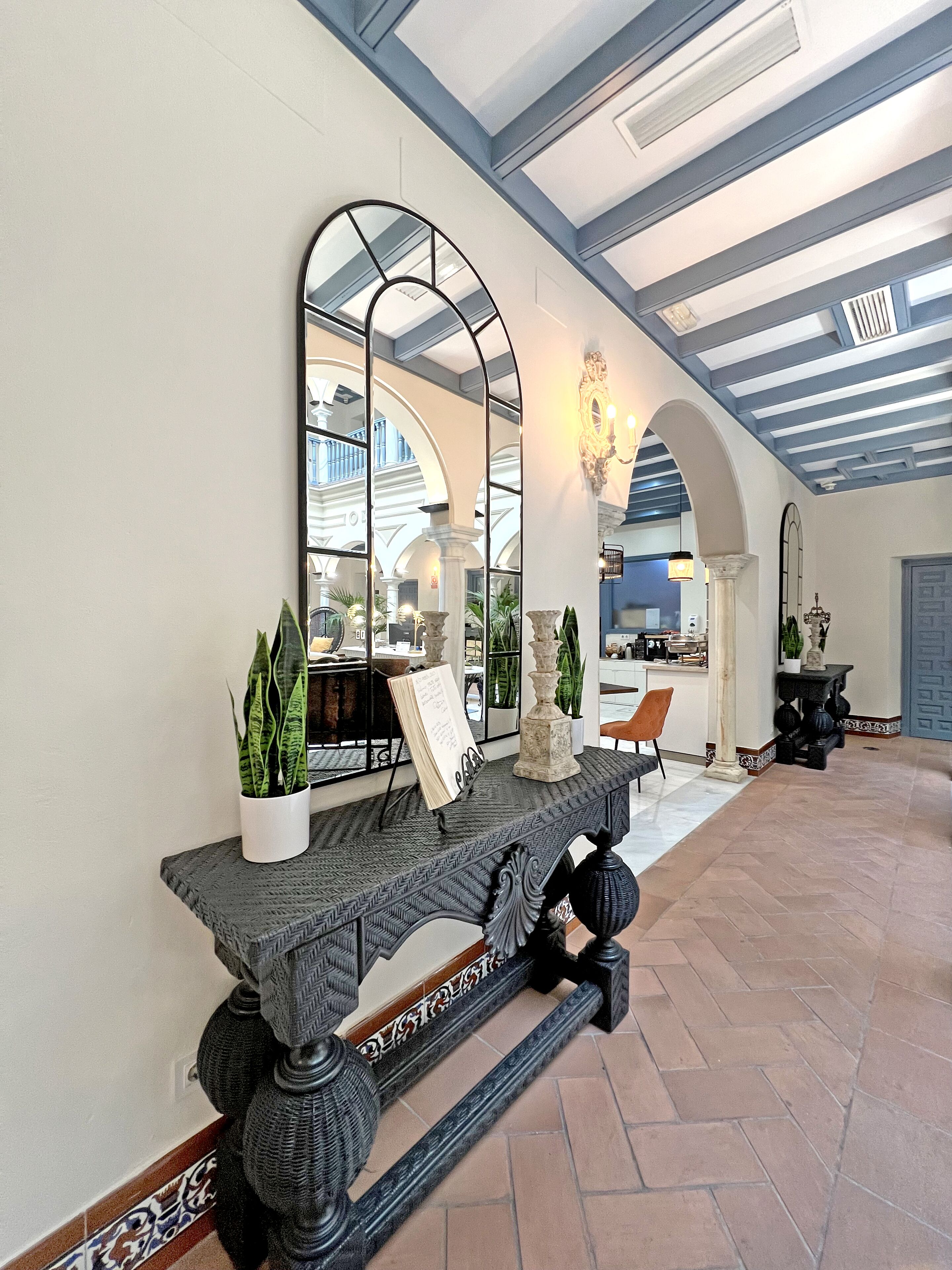 daily continental breakfast (eur 12 per person)