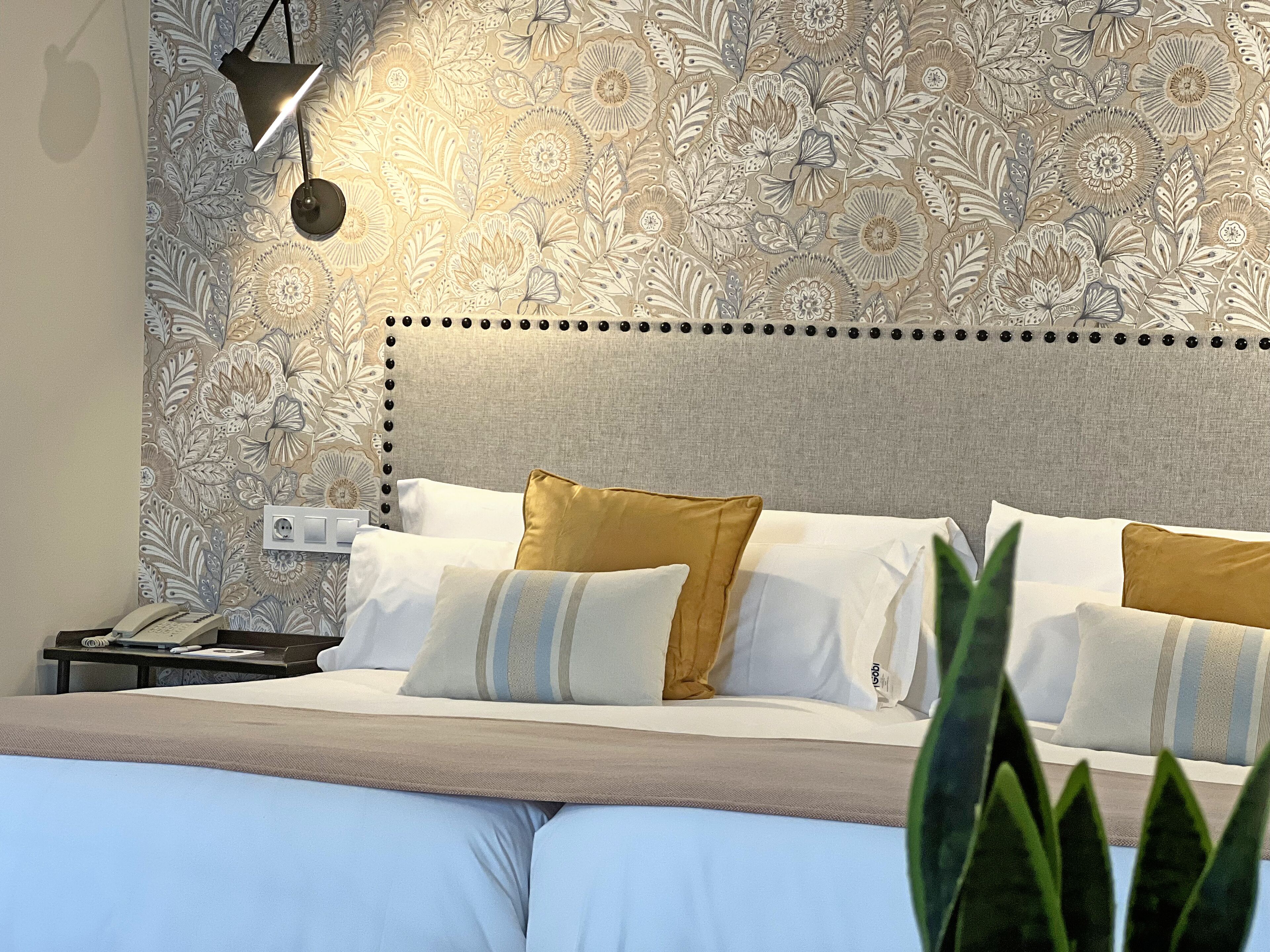 single room | minibar, in-room safe, desk, soundproofing