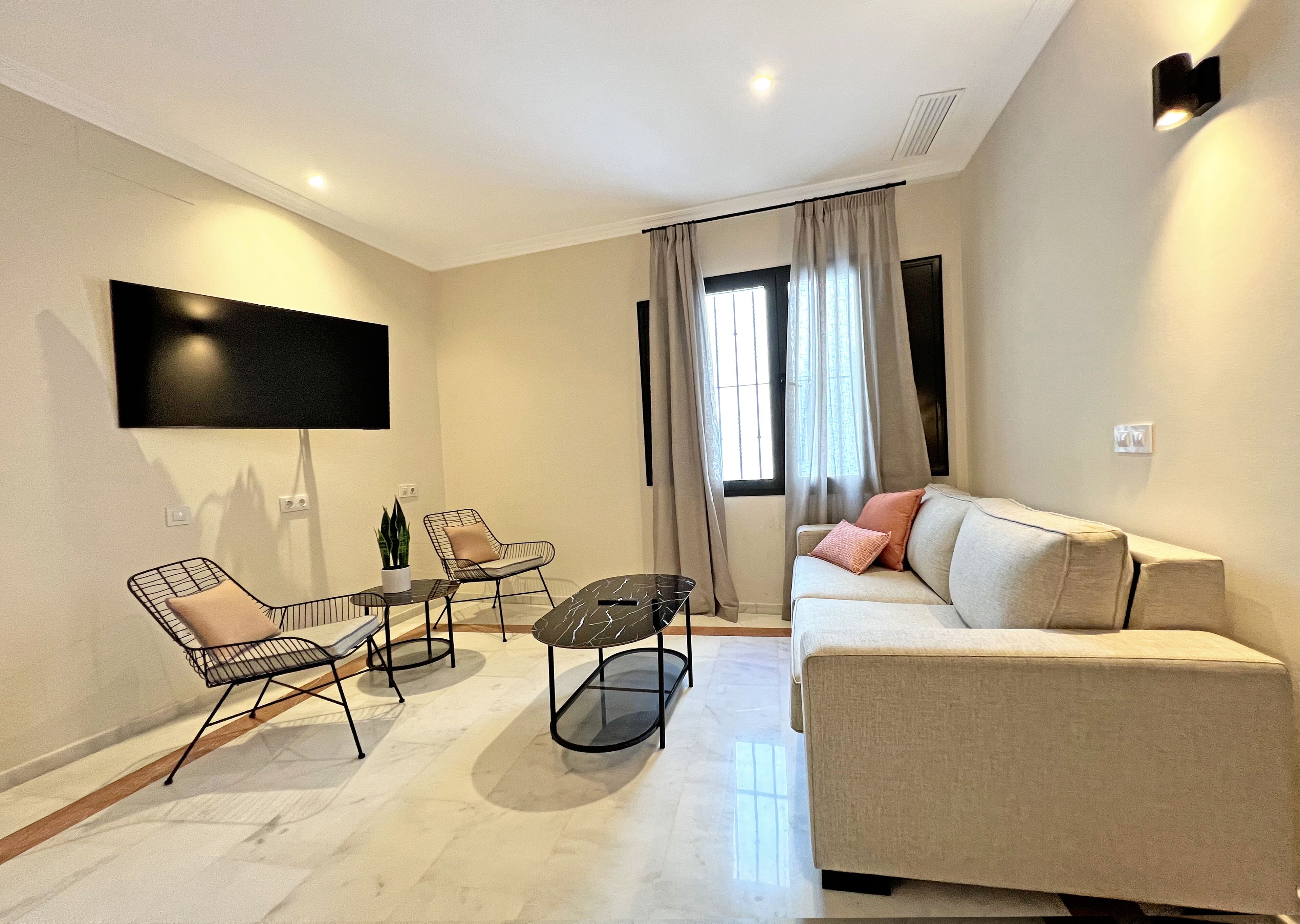 triple room, 1 queen bed with sofa bed | minibar, in-room safe, desk, soundproofing