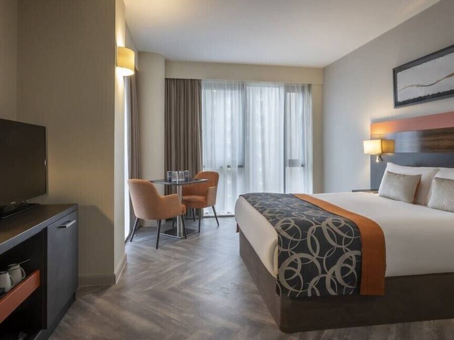 Executive tweepersoonskamer, 1 tweepersoonsbed | 1 slaapkamer, een kluis op de kamer, een bureau, een laptopwerkplek