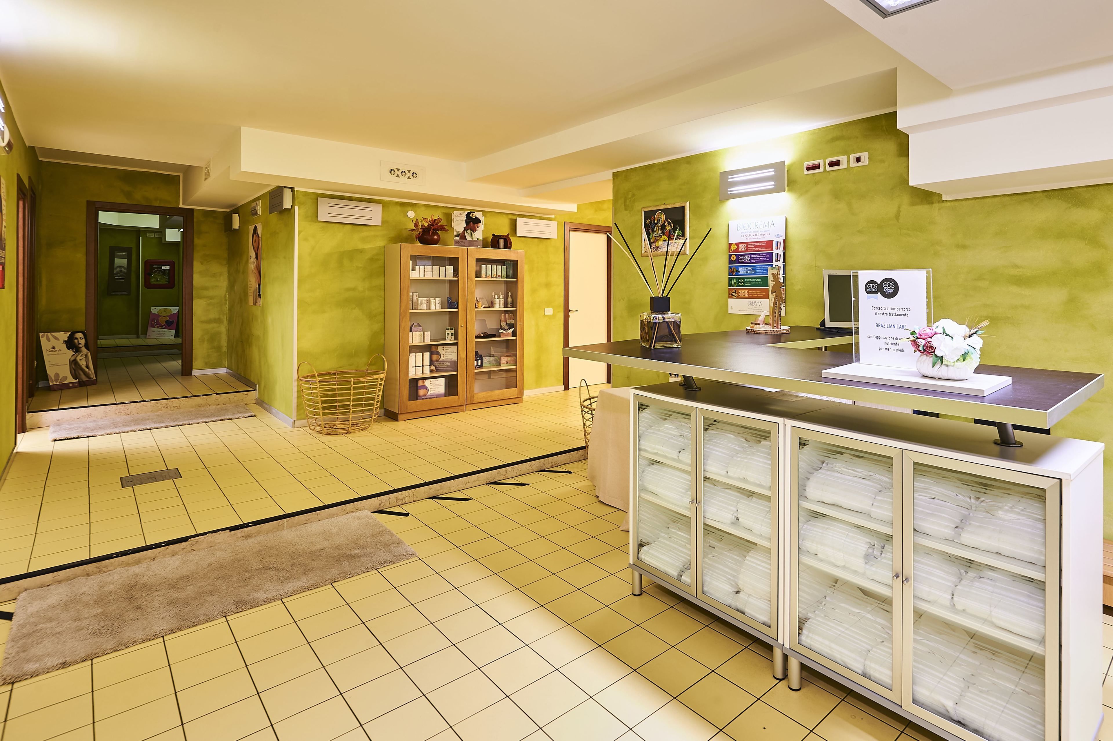 turkish bath/hammam, body treatments, aromatherapy, hot stone massages