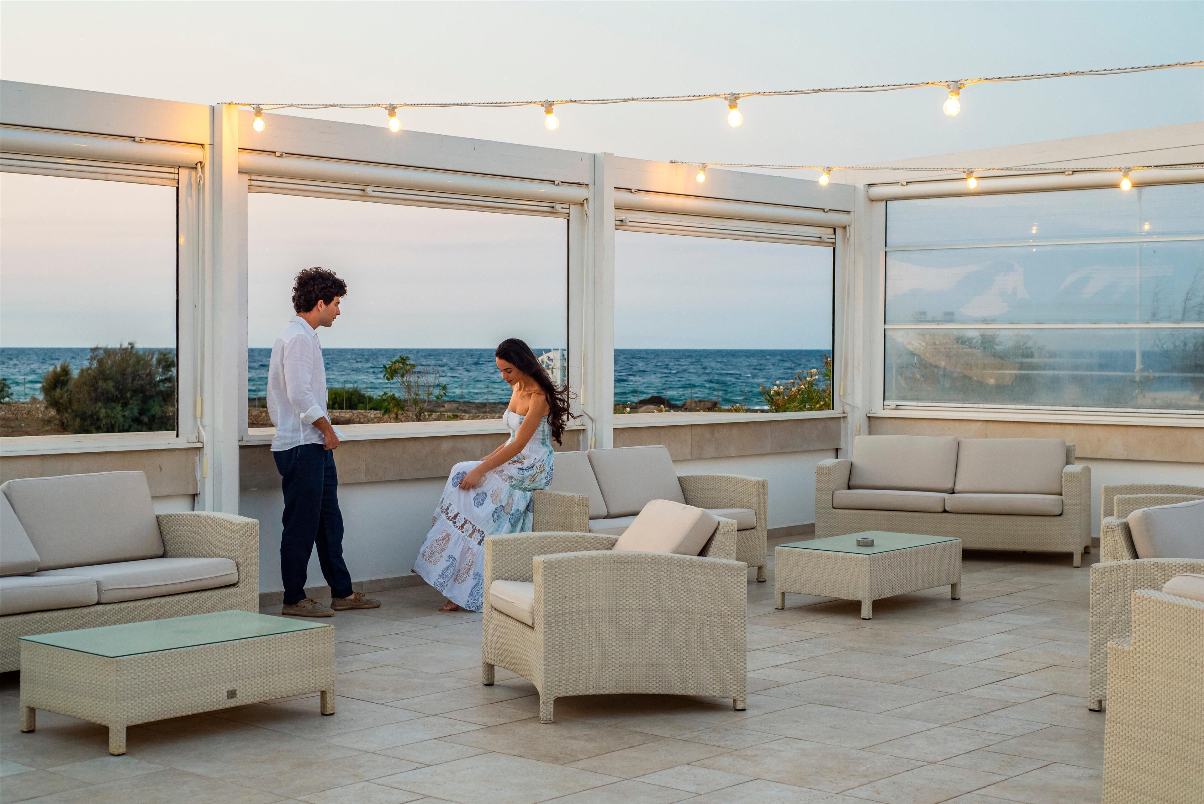 2 restaurants, dinner served, local cuisine