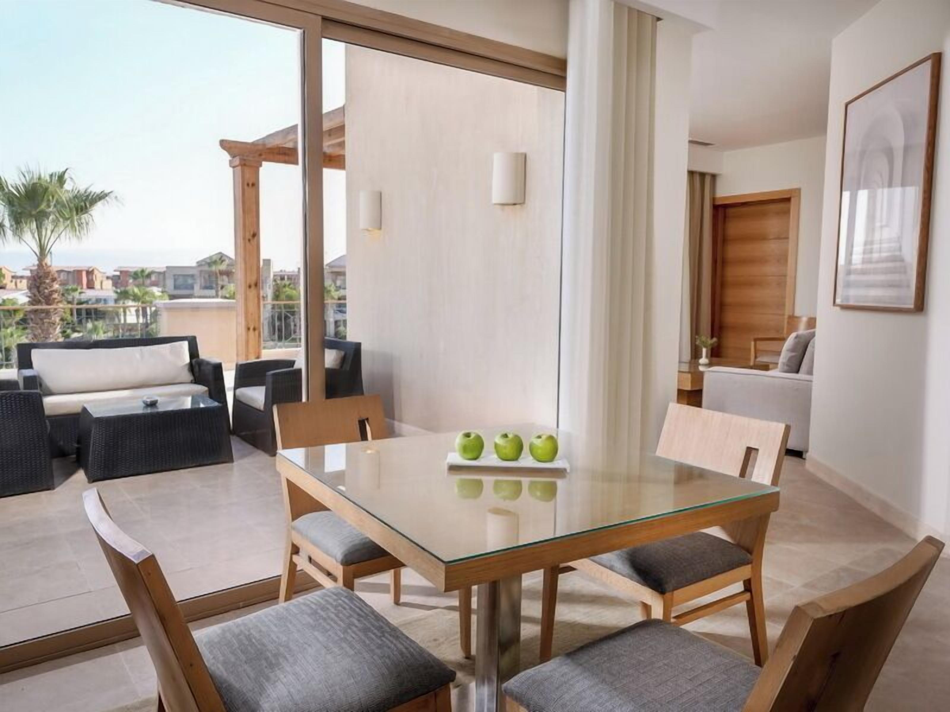 executive suite | living area | flat-screen tv