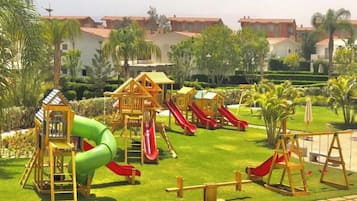 Tempat bermain anak - outdoor