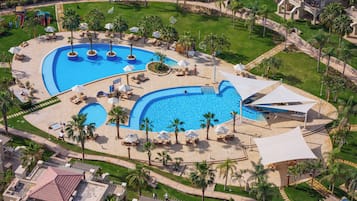Outdoor pool, pool loungers