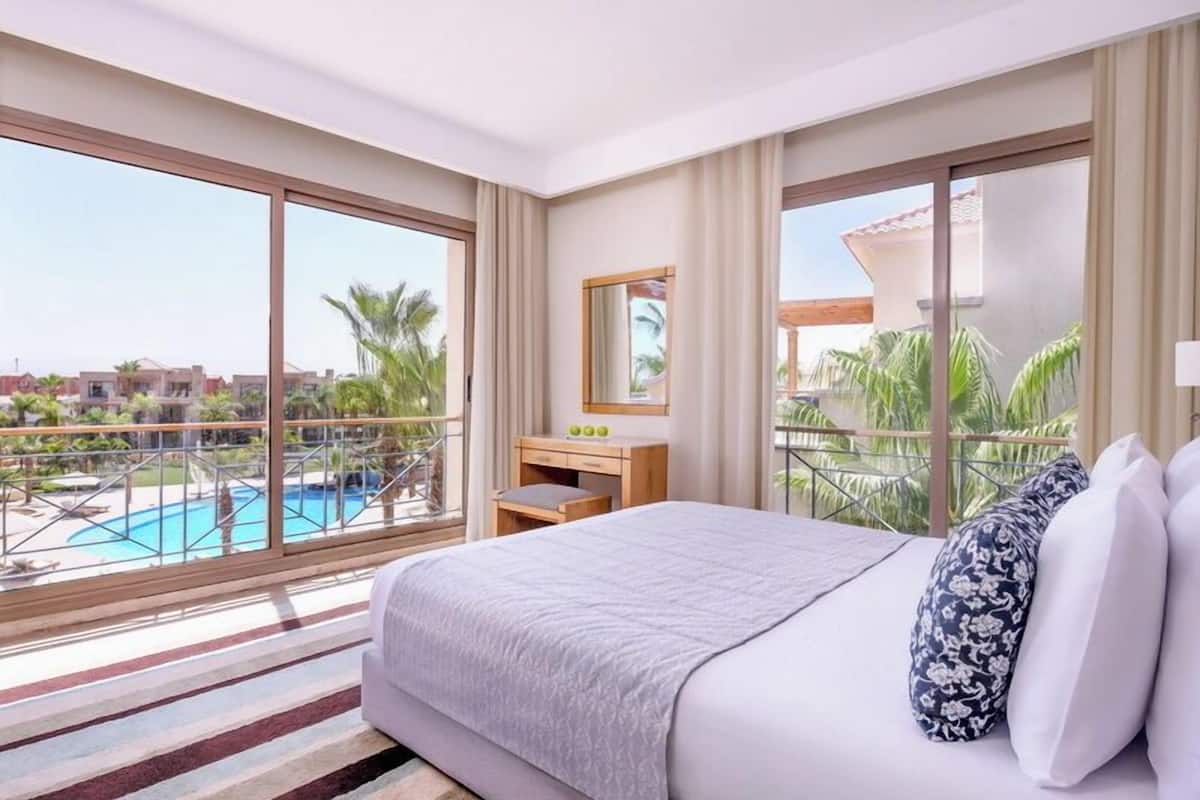 executive suite | minibar, in-room safe, blackout curtains, free wifi