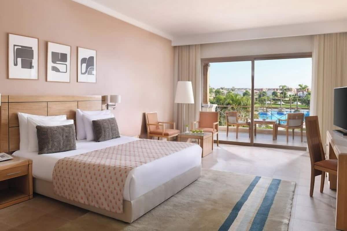 Superior Queen or Twin Room | Een minibar, een kluis op de kamer, verduisterende gordijnen