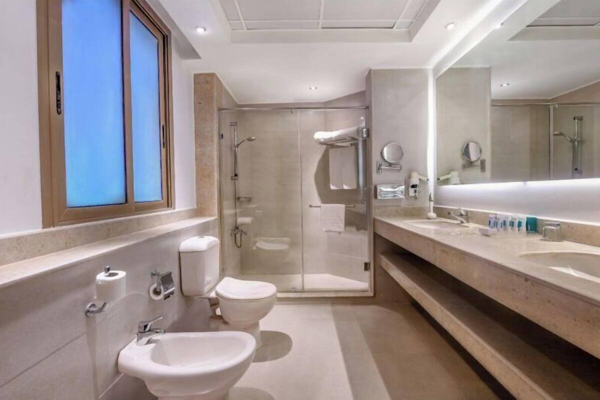 executive suite | bathroom | shower, eco-friendly toiletries, hair dryer, dressing gowns