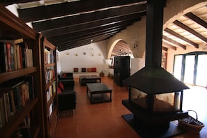 House (Matxani Gran 10 rooms - Private Bath) | Living area