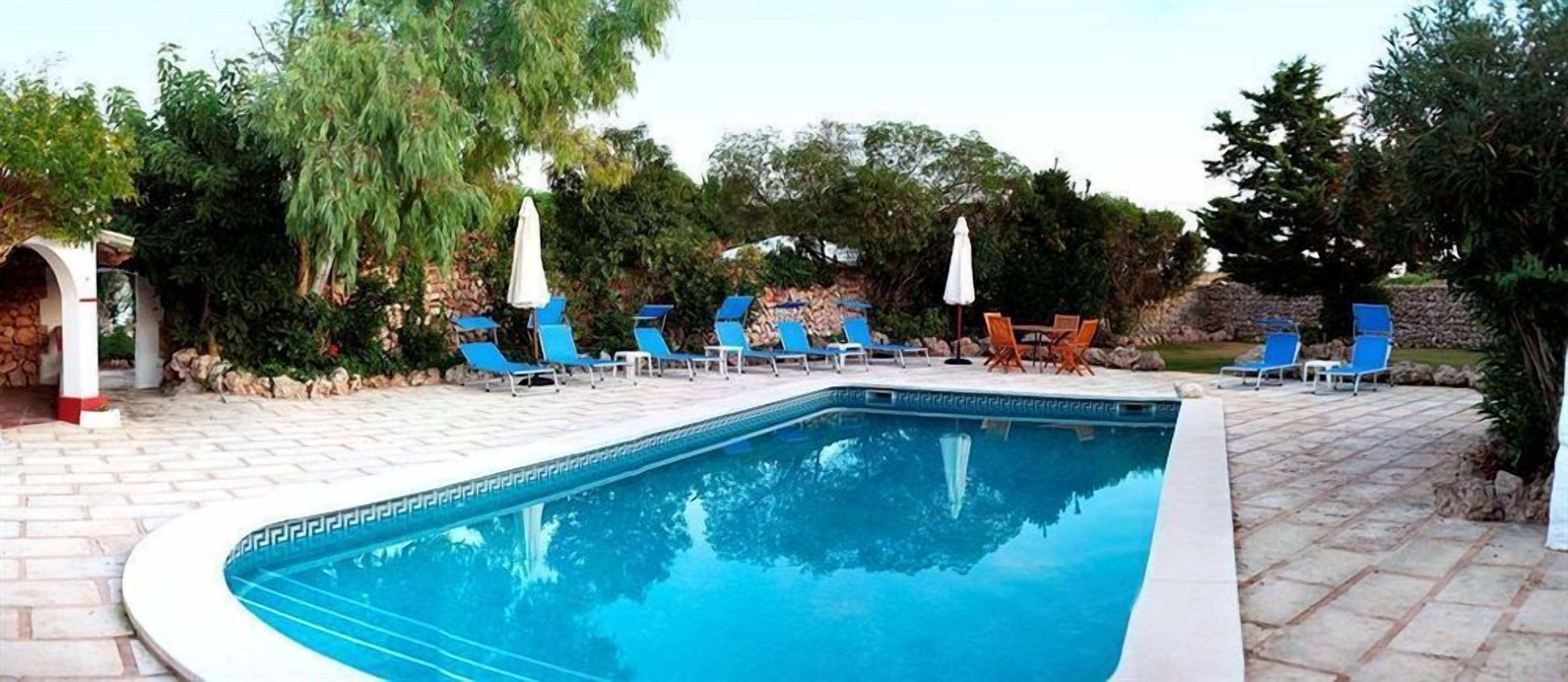 Außenpool, Sonnenschirme