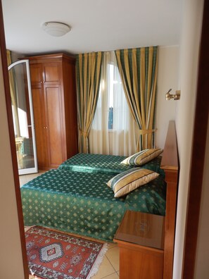 Coffres-forts dans les chambres, bureau, chambres insonorisées