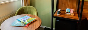 Economy Double Room | Minibar, in-room safe, desk, laptop workspace - HOTEL HERIKERBERG (Markelo)