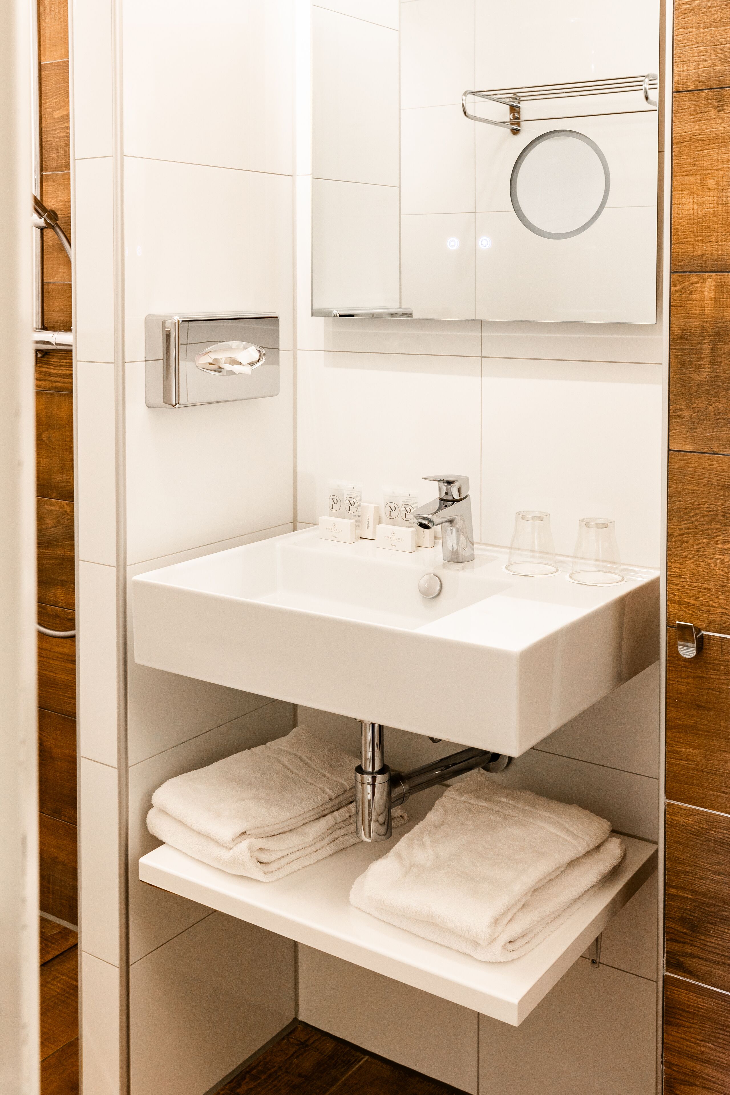 economy double room | bathroom | free toiletries, hair dryer, towels, soap