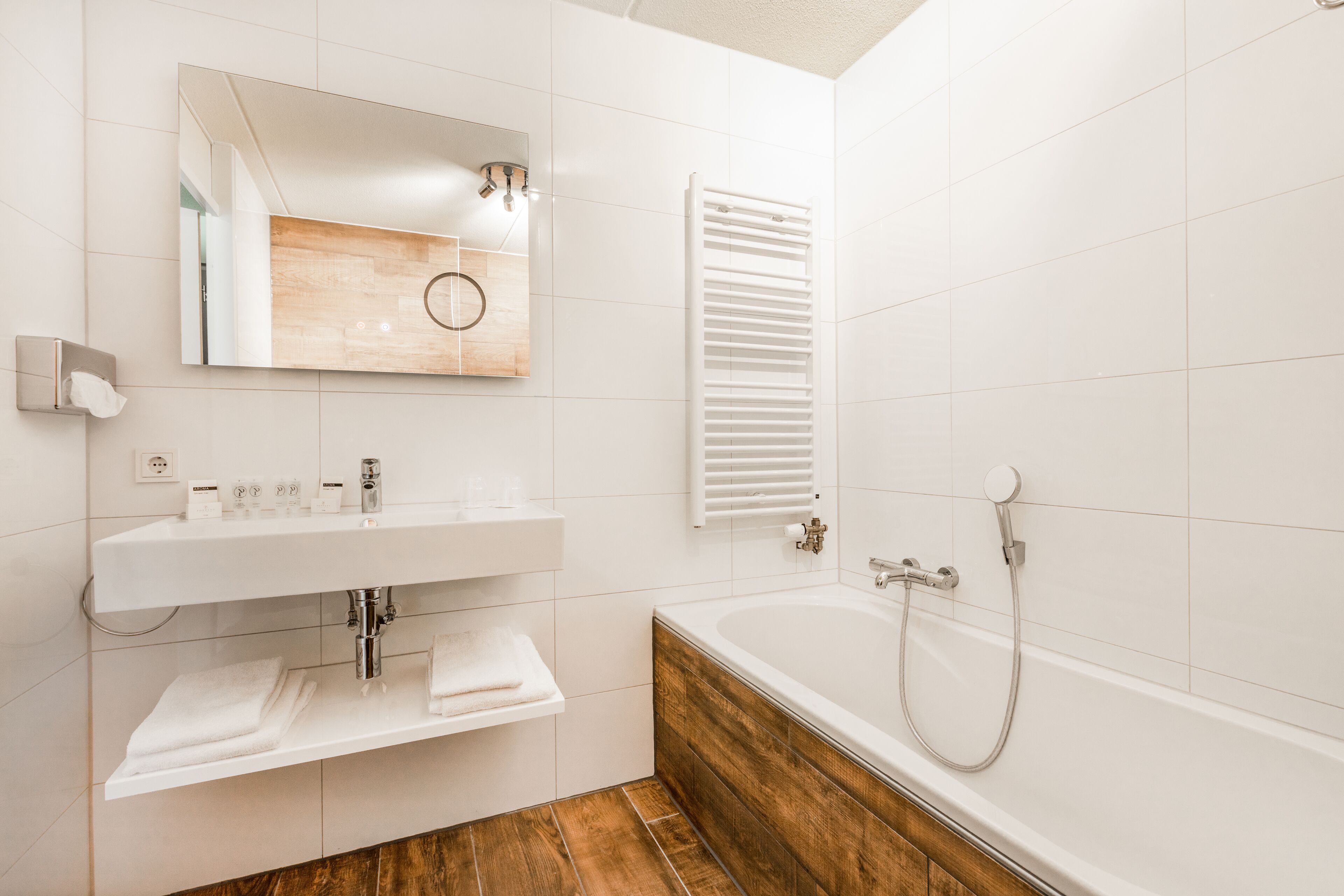 comfort double room | bathroom | free toiletries, hair dryer, towels, soap