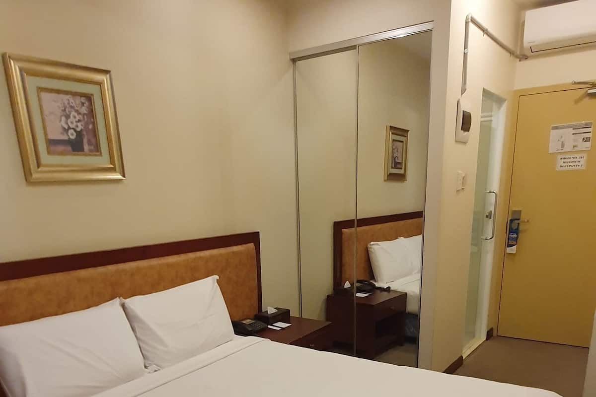 Minibar, in-room safe, desk, free cots/infant beds