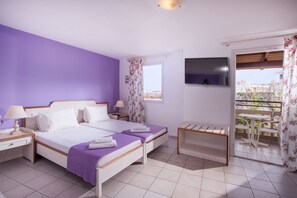 Individually decorated, individually furnished, WiFi, bed sheets - Primavera Beach Hotel (Hersonissos)