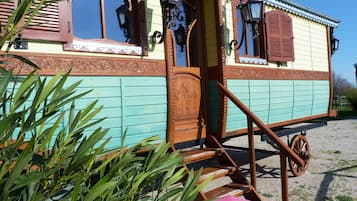 Gypsy caravan | Terrace/patio