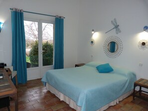 Kamar Double, teras | Tempat tidur Select Comfort, isi minibar gratis, dan brankas